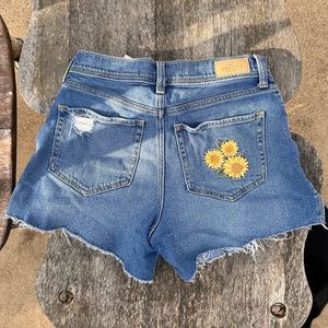 HOLLISTER HIGH RISE VINTAGE SUN FLOWER SHORTS